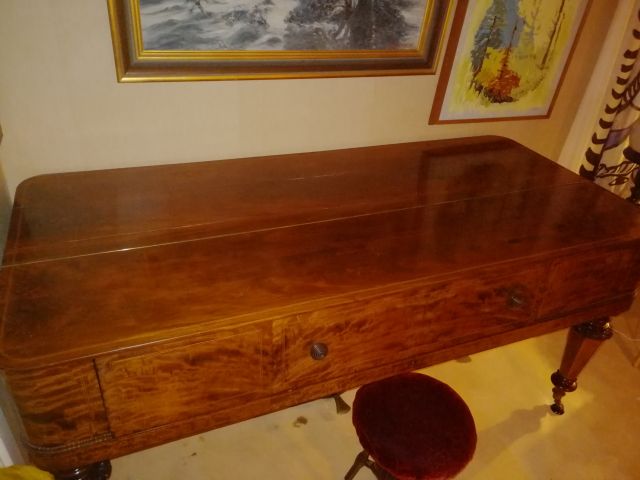 466738-2 Antikt taffelpiano från 1800 talet