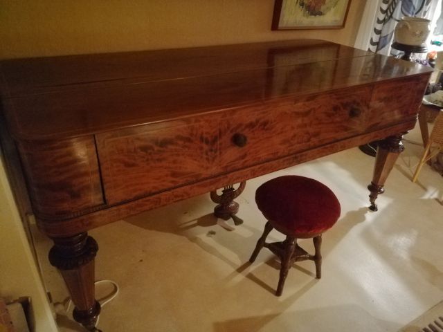 466738-3 Antikt taffelpiano från 1800 talet
