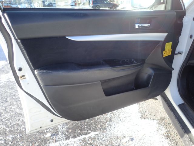 466036-46 Subaru Legacy Bensin & Gas -12 Reg nr: PPR230 (Reparationsobjekt)