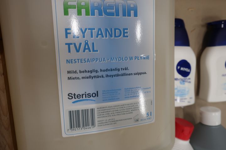 545565-2 Assortment of cleaning / hygiene chemicals