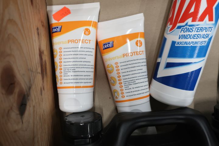 545565-5 Assortment of cleaning / hygiene chemicals