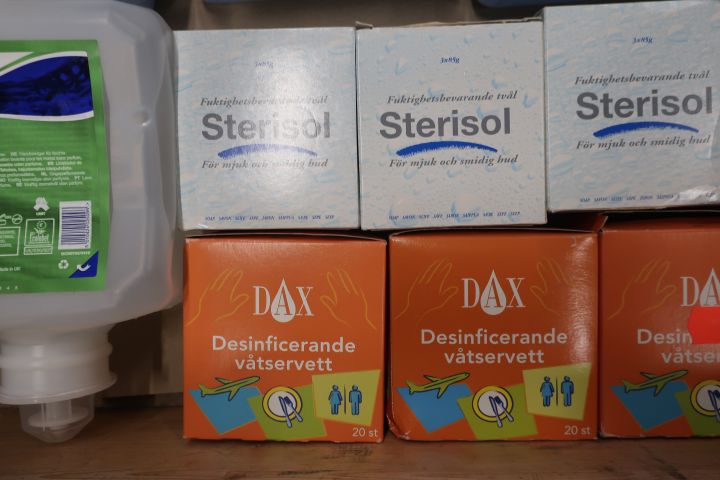 545565-10 Assortment of cleaning / hygiene chemicals