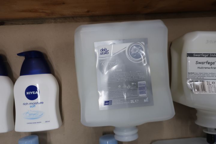 545565-12 Assortment of cleaning / hygiene chemicals