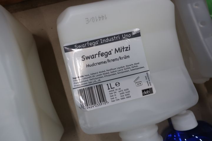 545565-13 Assortment of cleaning / hygiene chemicals