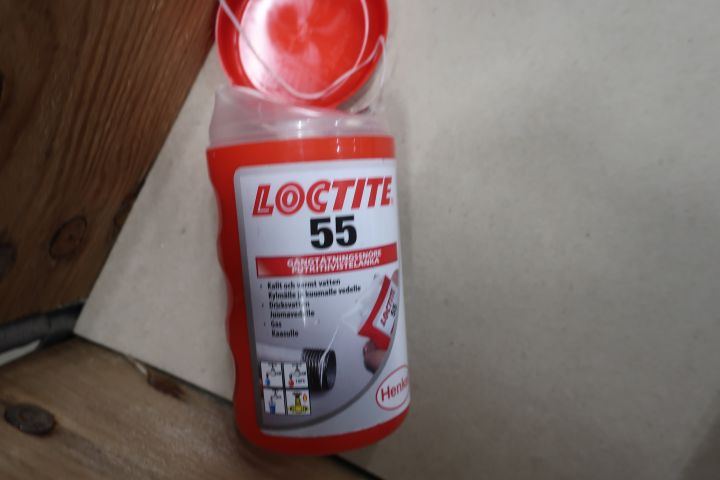 545566-2 Assortment of chemicals / industry etc.