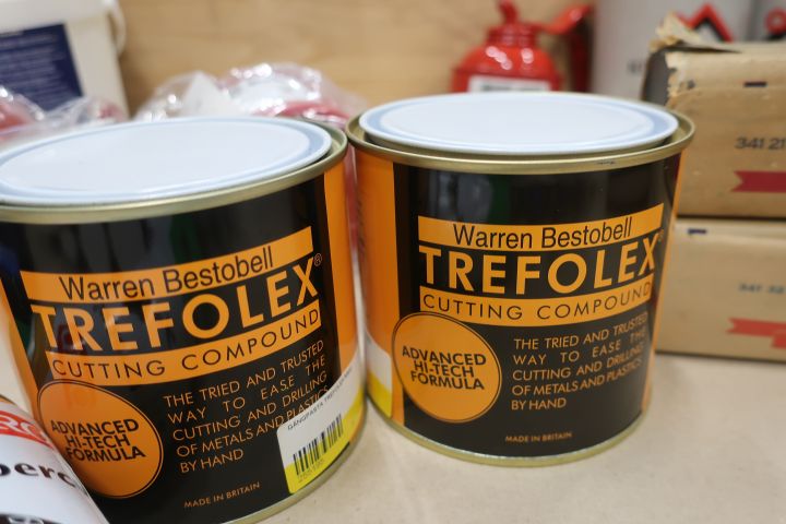 545566-10 Assortment of chemicals / industry etc.