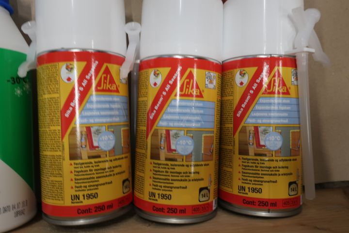 545566-13 Assortment of chemicals / industry etc.