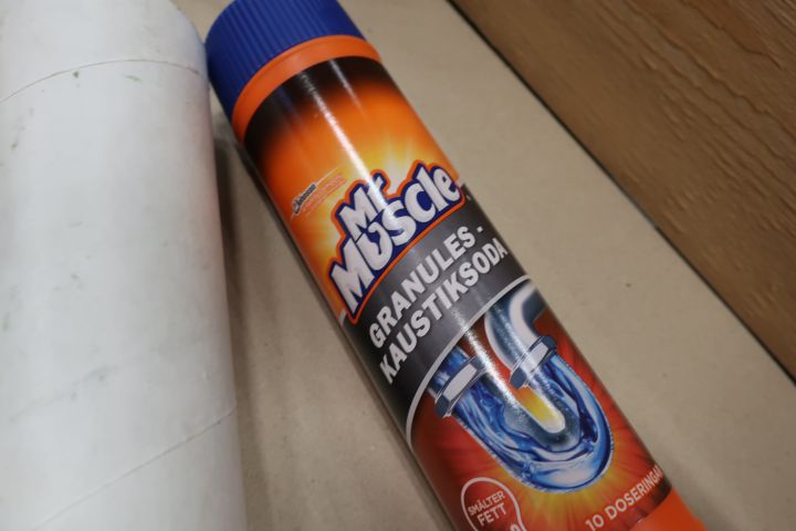 545566-15 Assortment of chemicals / industry etc.