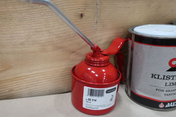 545566-17 Assortment of chemicals / industry etc.