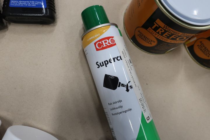 545566-19 Assortment of chemicals / industry etc.