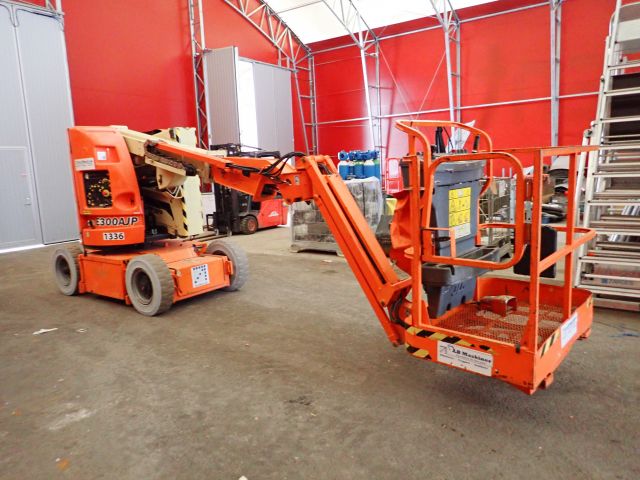 540950-4 Bomb lift JLG E300AJP