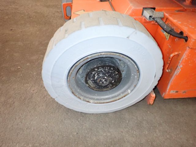 540950-7 Bomb lift JLG E300AJP