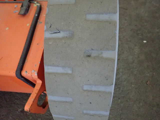 540950-8 Bomb lift JLG E300AJP