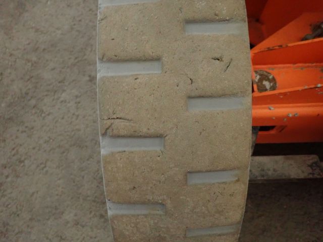 540950-10 Bomb lift JLG E300AJP