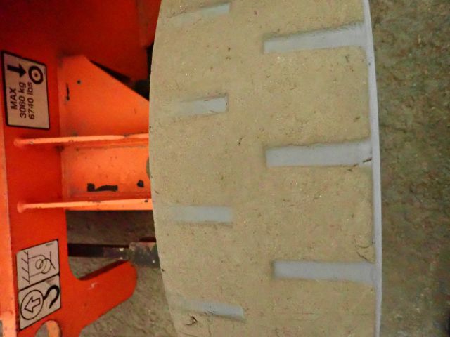 540950-12 Bomb lift JLG E300AJP