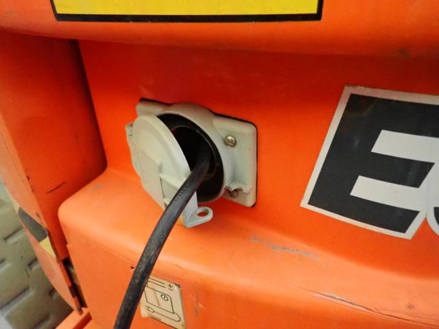 540950-20 Bomb lift JLG E300AJP