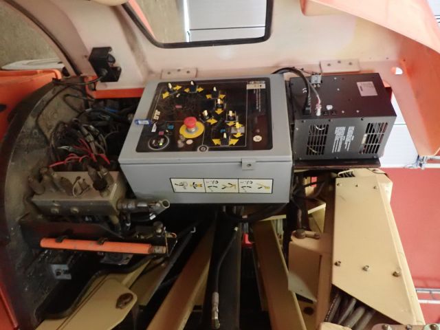 540950-22 Bomb lift JLG E300AJP