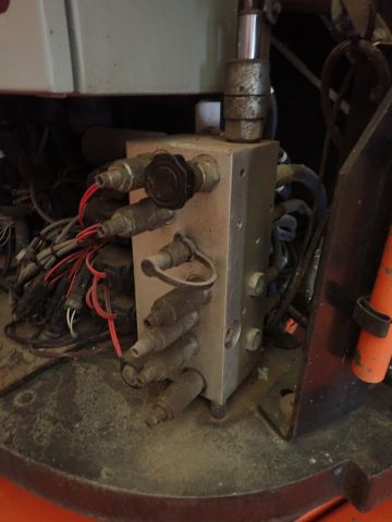 540950-24 Bomb lift JLG E300AJP