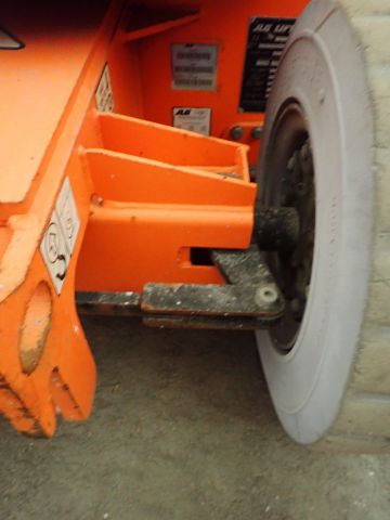 540950-31 Bomb lift JLG E300AJP