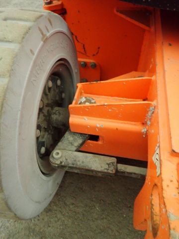 540950-32 Bomb lift JLG E300AJP