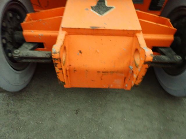540950-33 Bomb lift JLG E300AJP