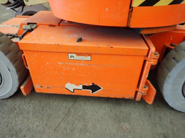 540950-37 Bomb lift JLG E300AJP