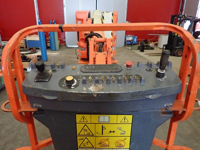 540950-47 Bomb lift JLG E300AJP