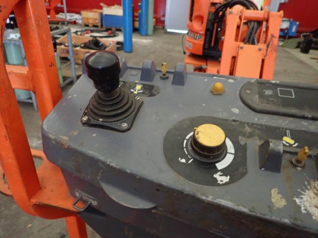 540950-50 Bomb lift JLG E300AJP