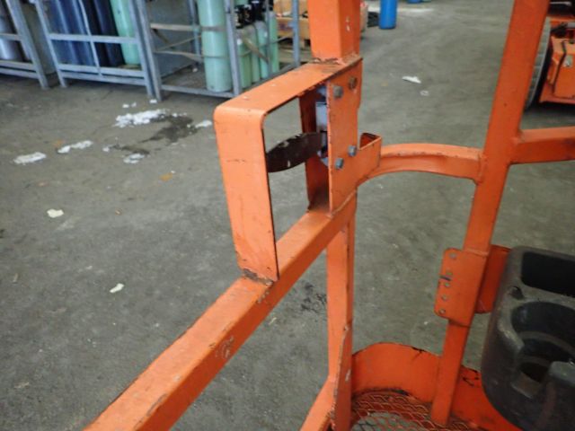 540950-51 Bomb lift JLG E300AJP