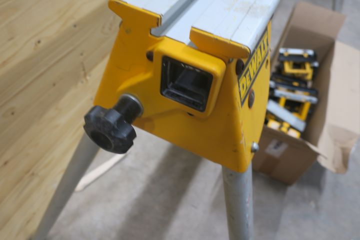 546853-2 Saw table DeWALT DE 7023 (Not complete)