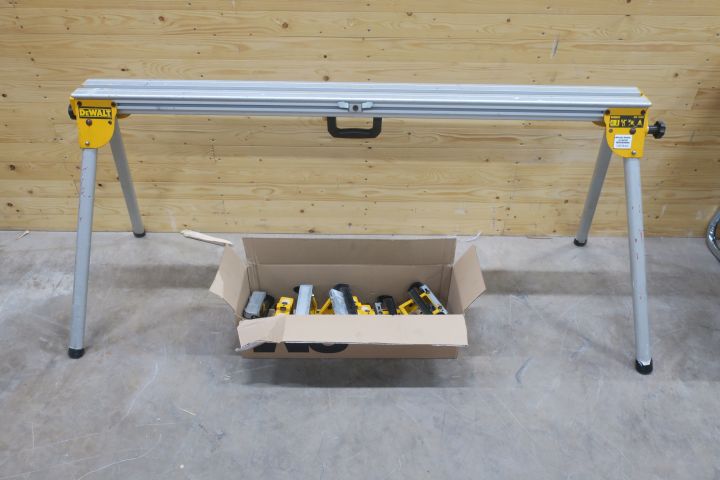 546853-1 Saw table DeWALT DE 7023 (Not complete)
