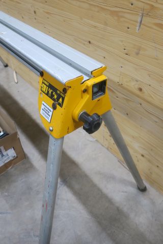 546853-4 Saw table DeWALT DE 7023 (Not complete)