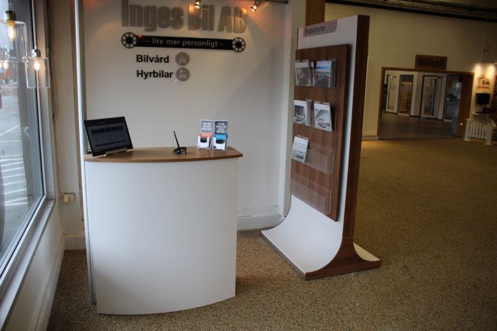 547285-2 Betjäningsdisk och broschyrställ