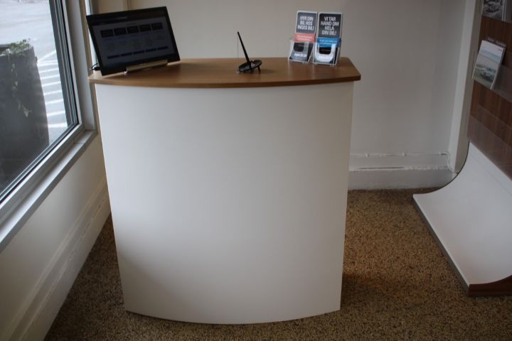 547285-3 Betjäningsdisk och broschyrställ