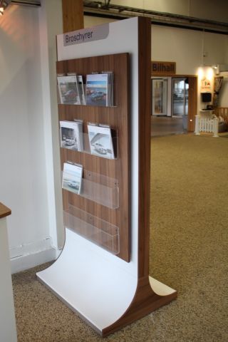 547285-4 Betjäningsdisk och broschyrställ