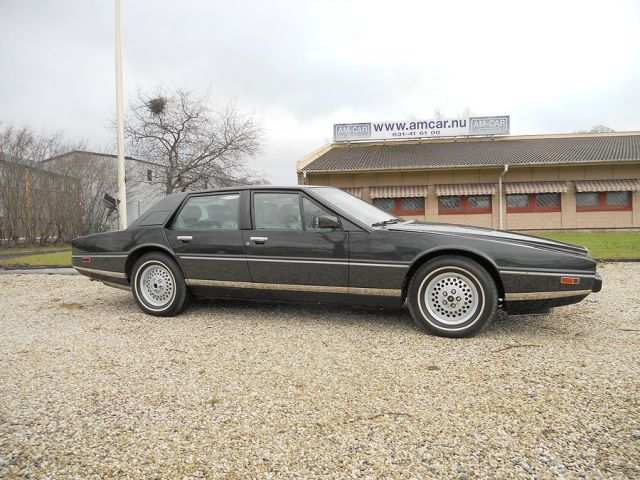 554868-10 Aston Martin Lagonda 1983