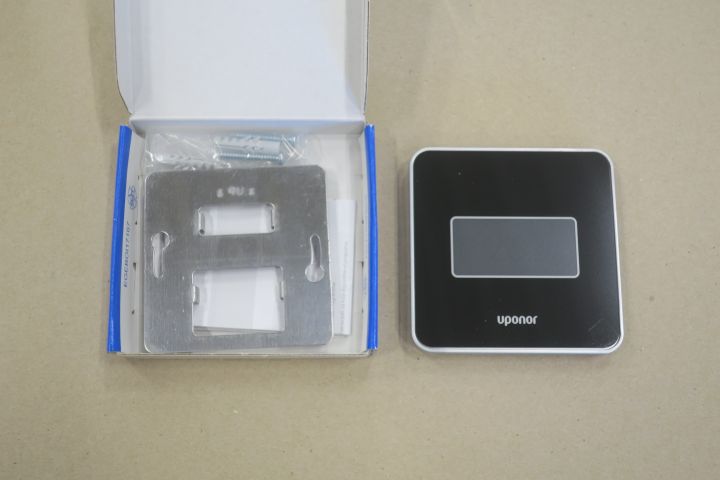 557733-1 Wireless digital thermostat Uponor smatrix wave style T-149