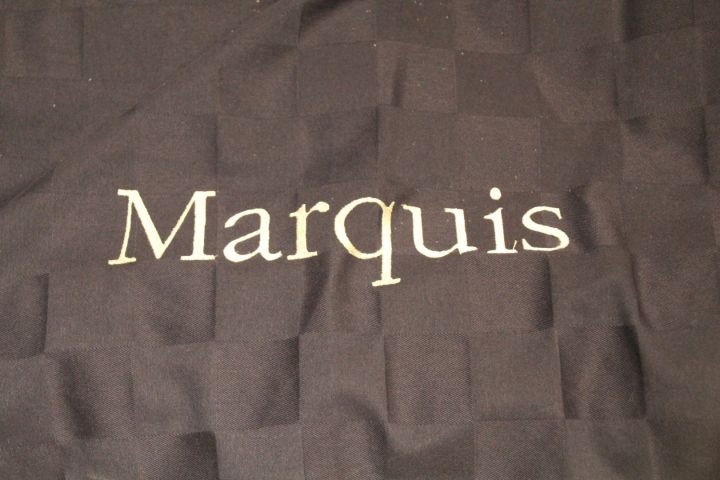 553155-4 Dubbelsäng Hästens Marquis 180x200cm med bäddmadrass och ben (demoex)