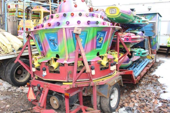 563266-6 Snurrkarusell UFO Jet Sartori på trailer