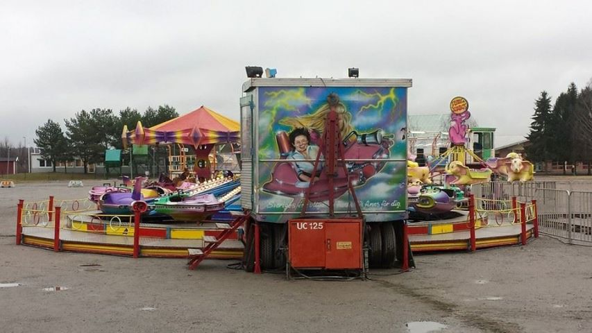 563266-4 Snurrkarusell UFO Jet Sartori på trailer