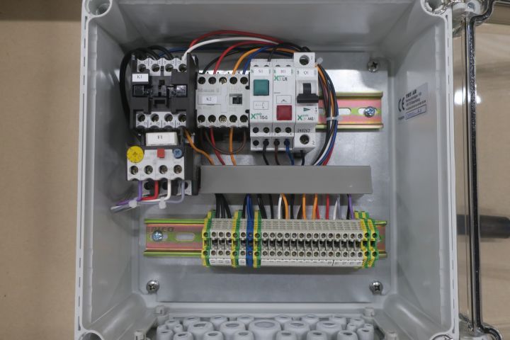 562017-2 Level switches and control cabinets