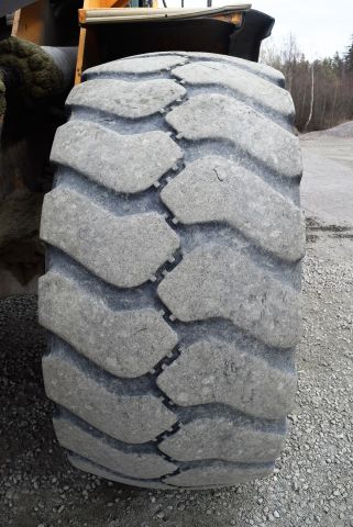 563333-12 Wheel loader Volvo L180F -07 incl. bucket
