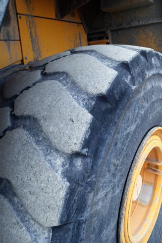 563333-16 Wheel loader Volvo L180F -07 incl. bucket
