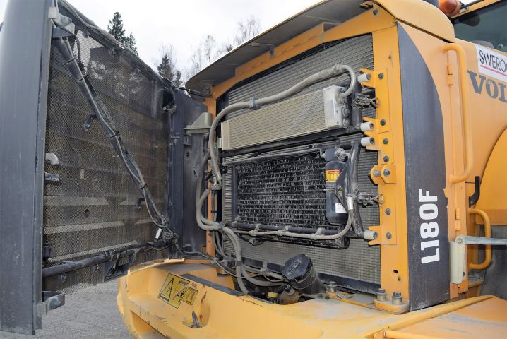 563333-28 Wheel loader Volvo L180F -07 incl. bucket