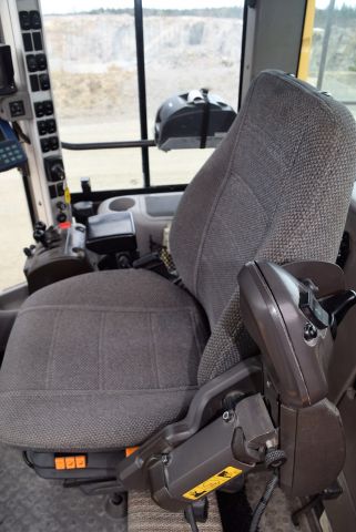 563333-38 Wheel loader Volvo L180F -07 incl. bucket