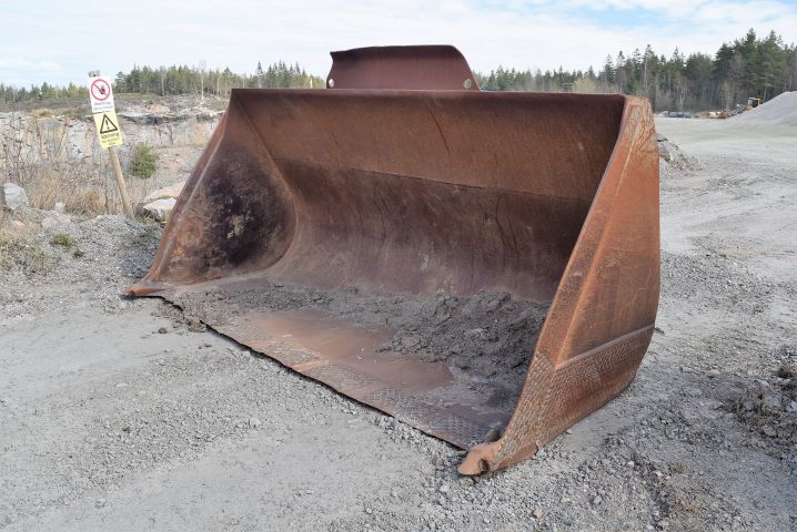 563333-62 Wheel loader Volvo L180F -07 incl. bucket
