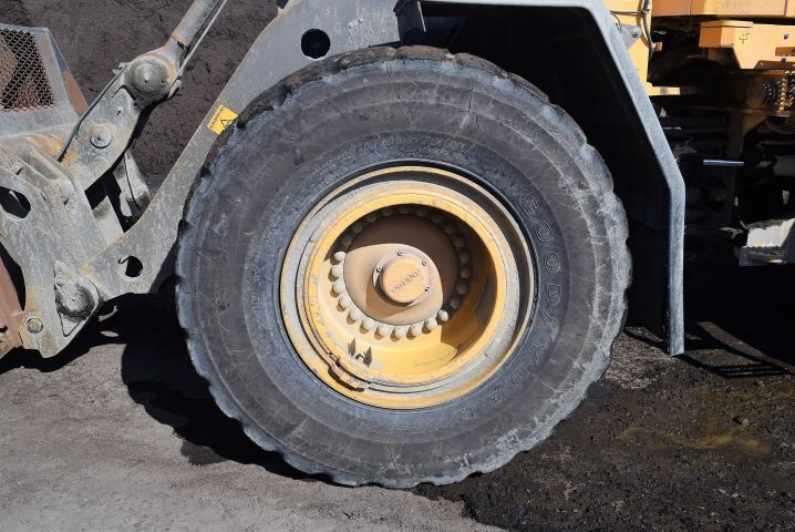 563334-9 Wheel loader Volvo L180E -05 incl. bucket