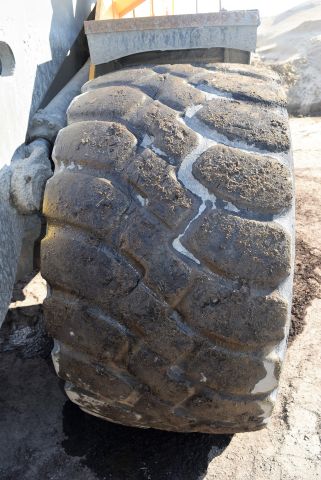 563334-10 Wheel loader Volvo L180E -05 incl. bucket