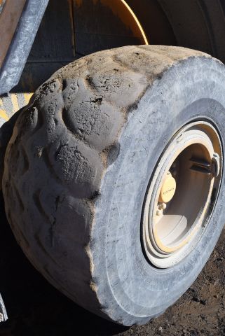 563334-12 Wheel loader Volvo L180E -05 incl. bucket
