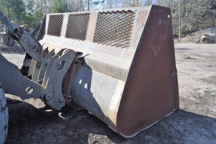 563334-17 Wheel loader Volvo L180E -05 incl. bucket